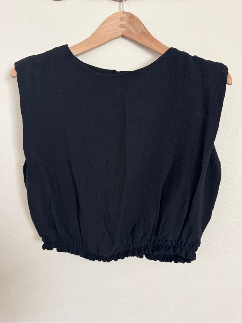 a new day Black Sleeveless Cropped Tank with Elastic Hem